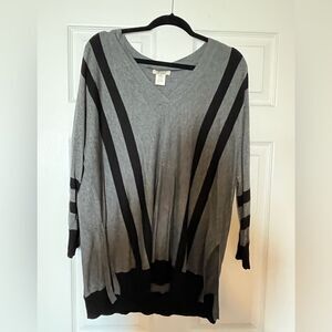 Sogi V-neck Sweater. Size petite small